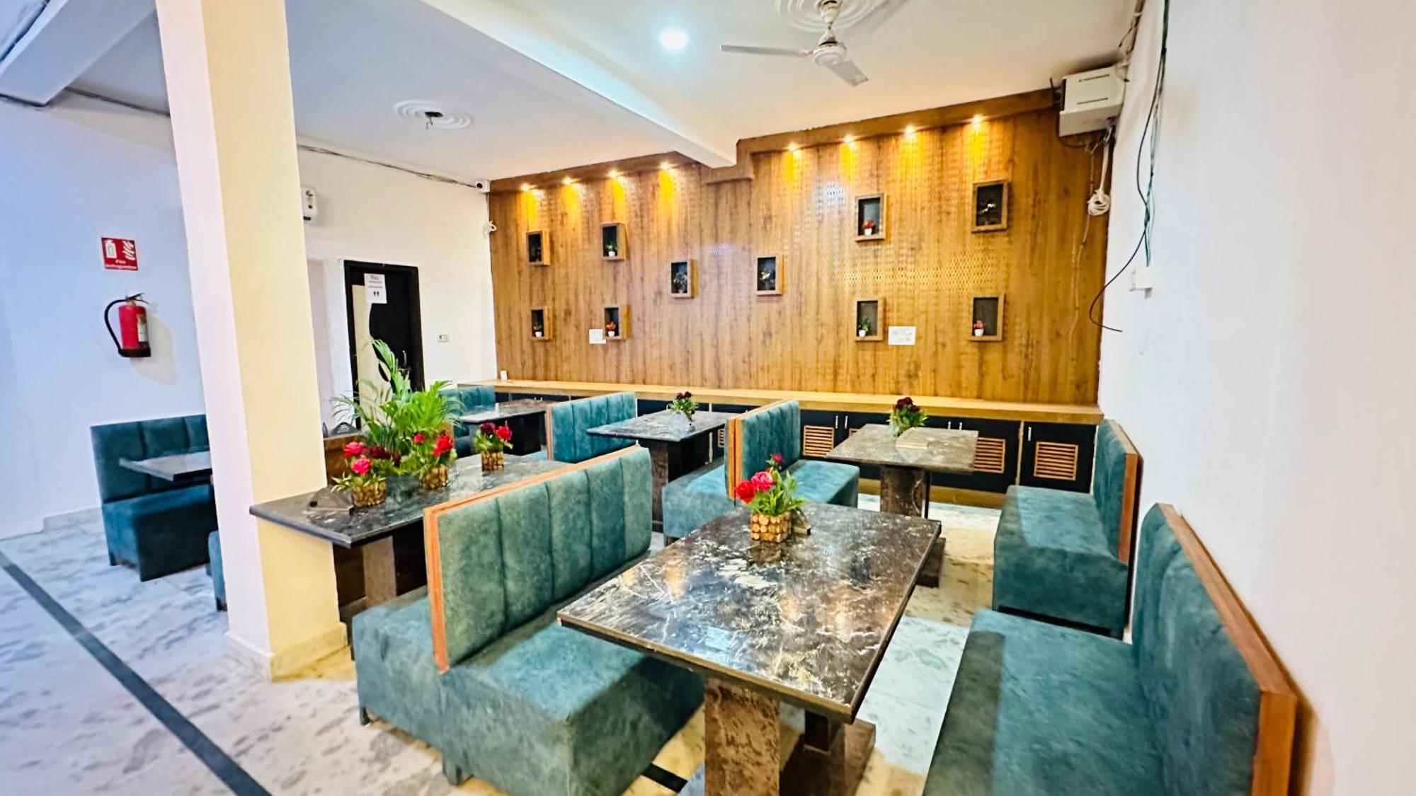 Hotel Vvs Near Delhi Airport Nové Dillí Exteriér fotografie